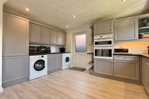 19' Kitchen/Breakfast Room- click for photo gallery